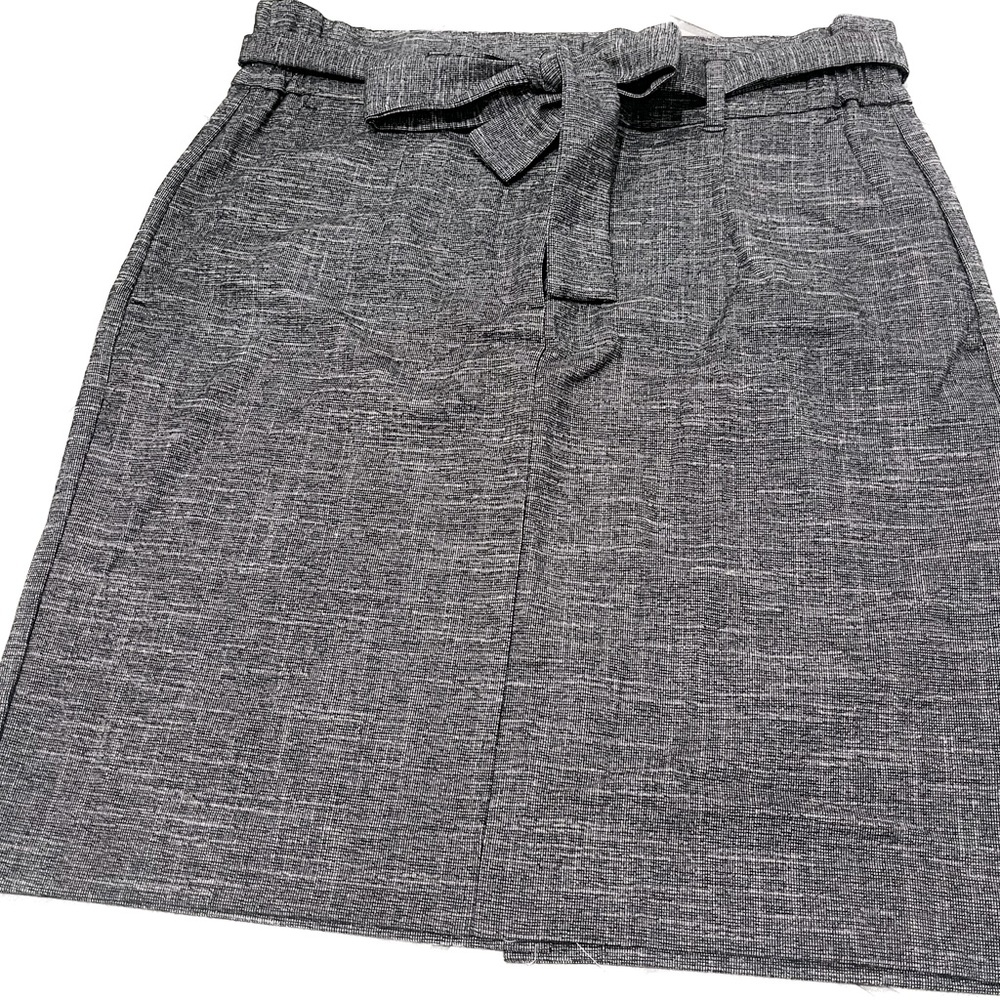 Loft petite size 2 skirt with pockets and belt